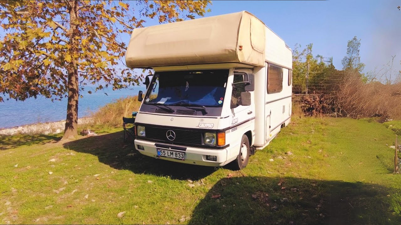 34-летний Караван стал их новым домом! Модель Eura Mobile Alcoven Caravan 1989 года выпуска