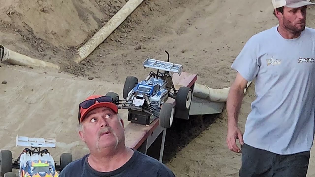 Alan Bowen running his HB D8T Evo3 with special guest pit guy Ryan Pavidis