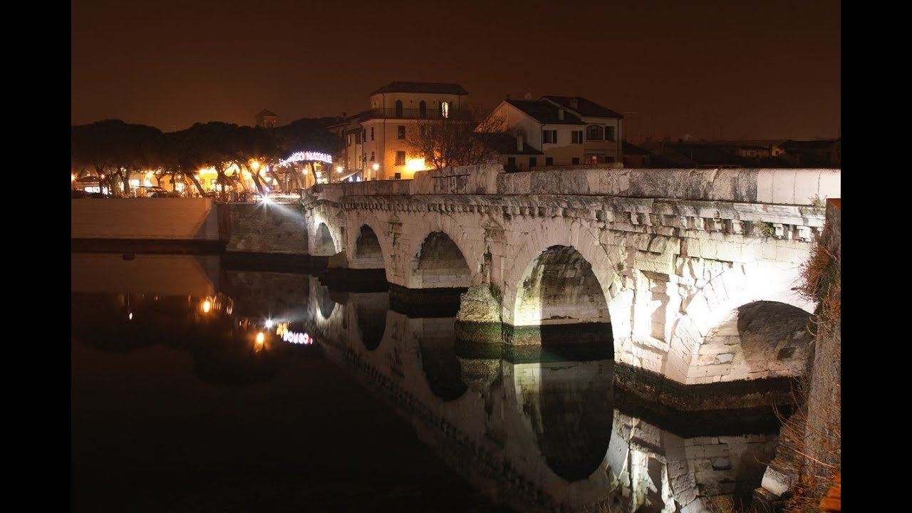 Rimini Vecchia by night - Ponte di Tiberio Borgo S. Giuliano e piazza Tre Martiri - slideshow