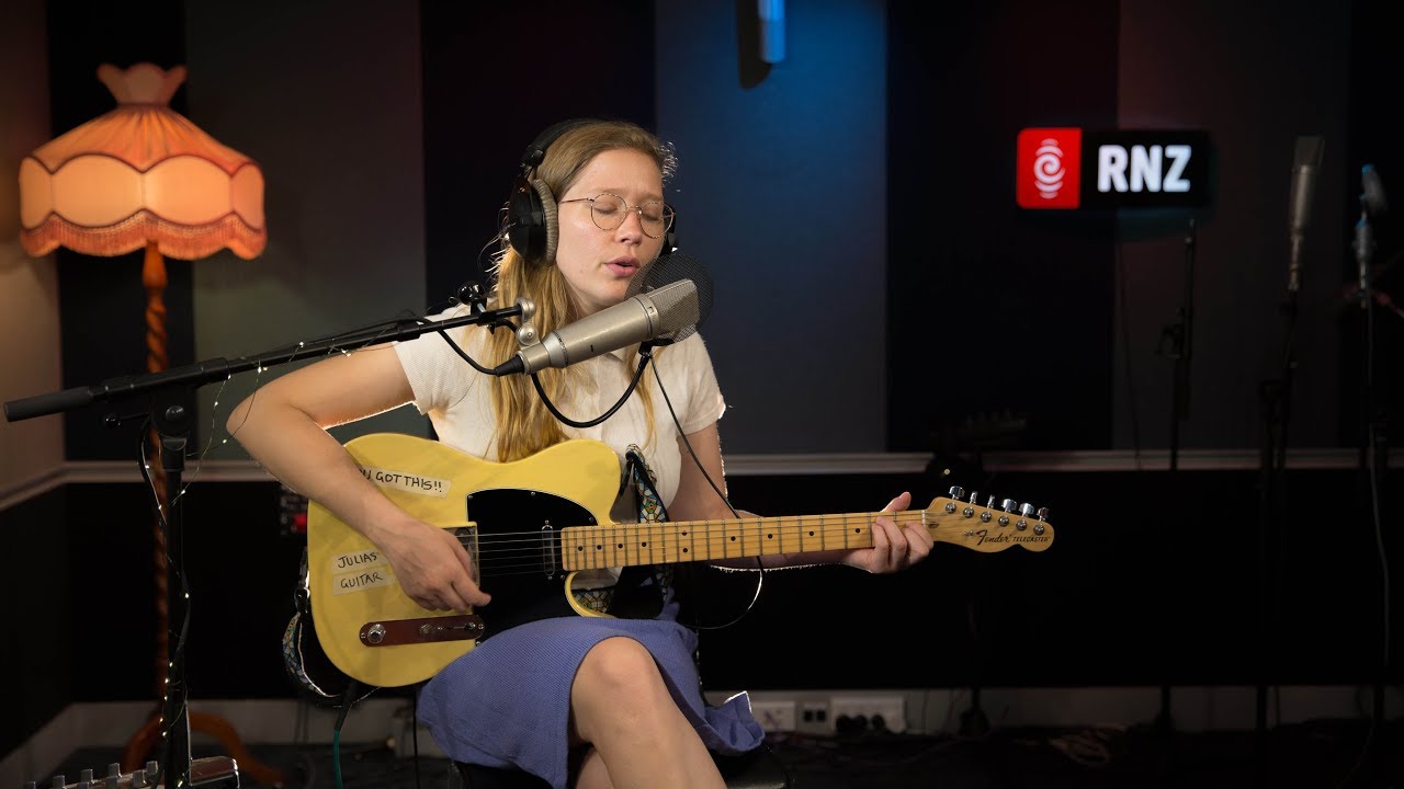Julia Jacklin | 'Comfort' live at RNZ