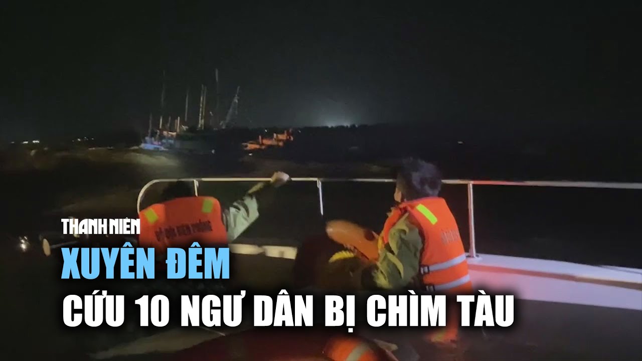 Quảng Bình: Xuyên đêm cứu 10 ngư dân Quảng Ngãi bị chìm tàu trên biển