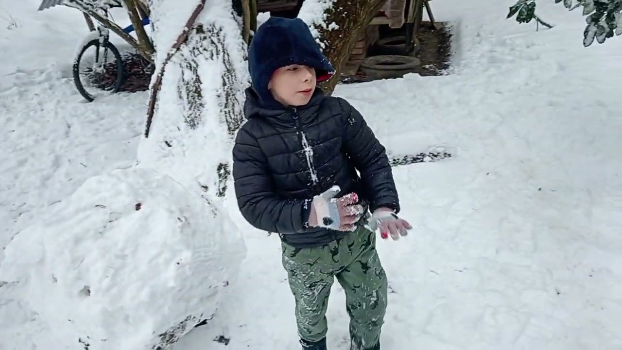 VLOG kiss sasha kiss dima 6января выпал снег Закарпатья, сделали снеговиков 