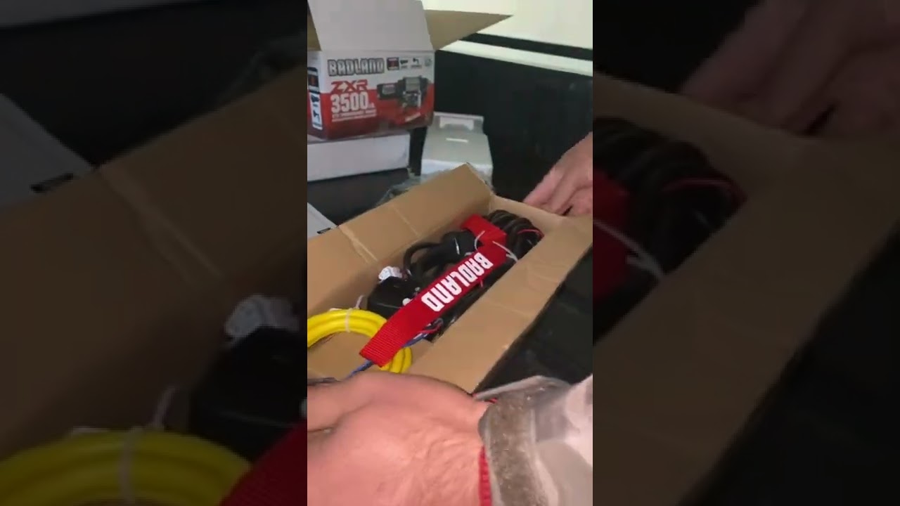 Badland ZXR 3500 LB winch Unboxing