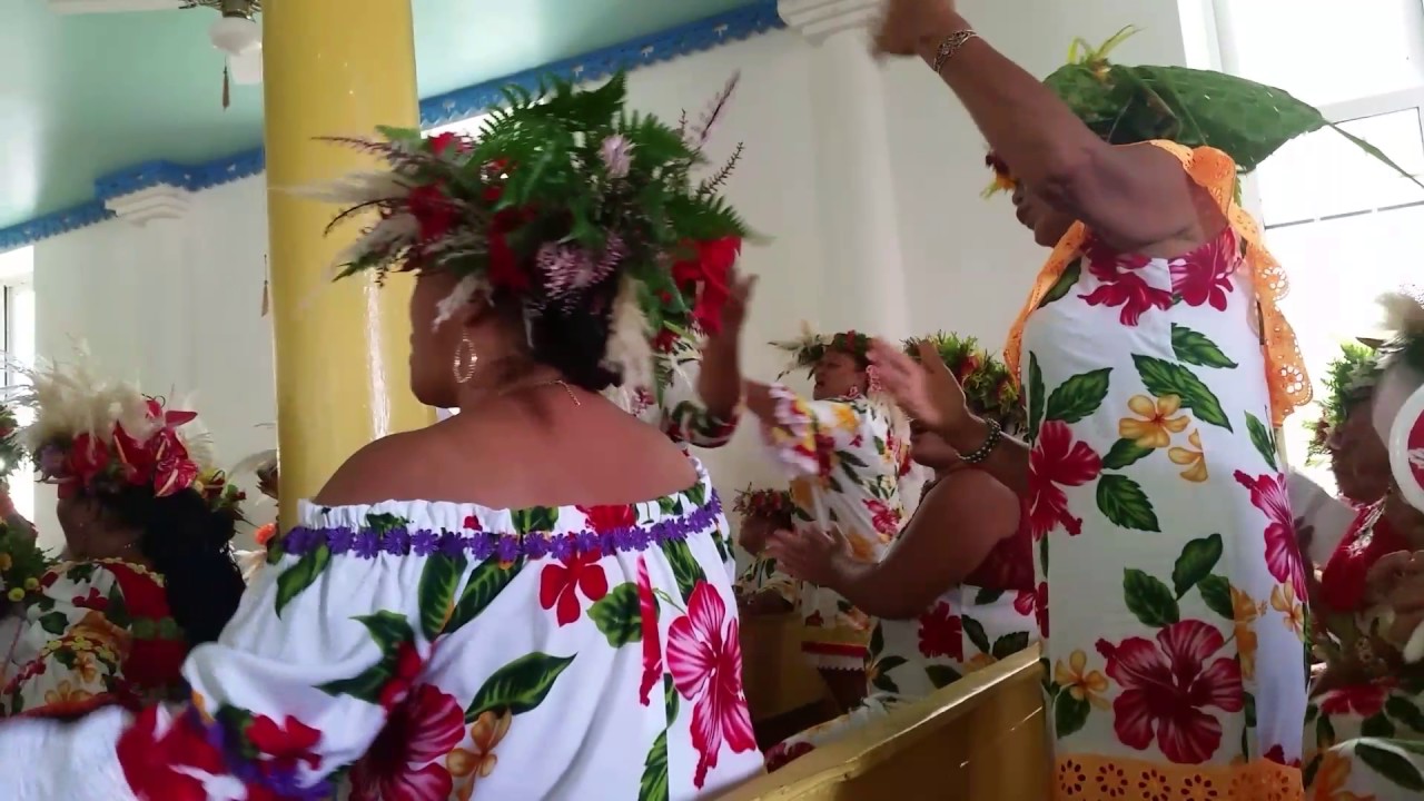 Raivavae - wonderful singing in the church at Anatonu