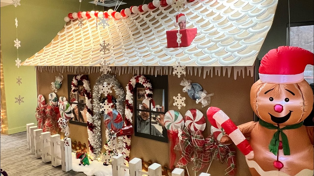 LamarOKC Christmas Cubicles 2022