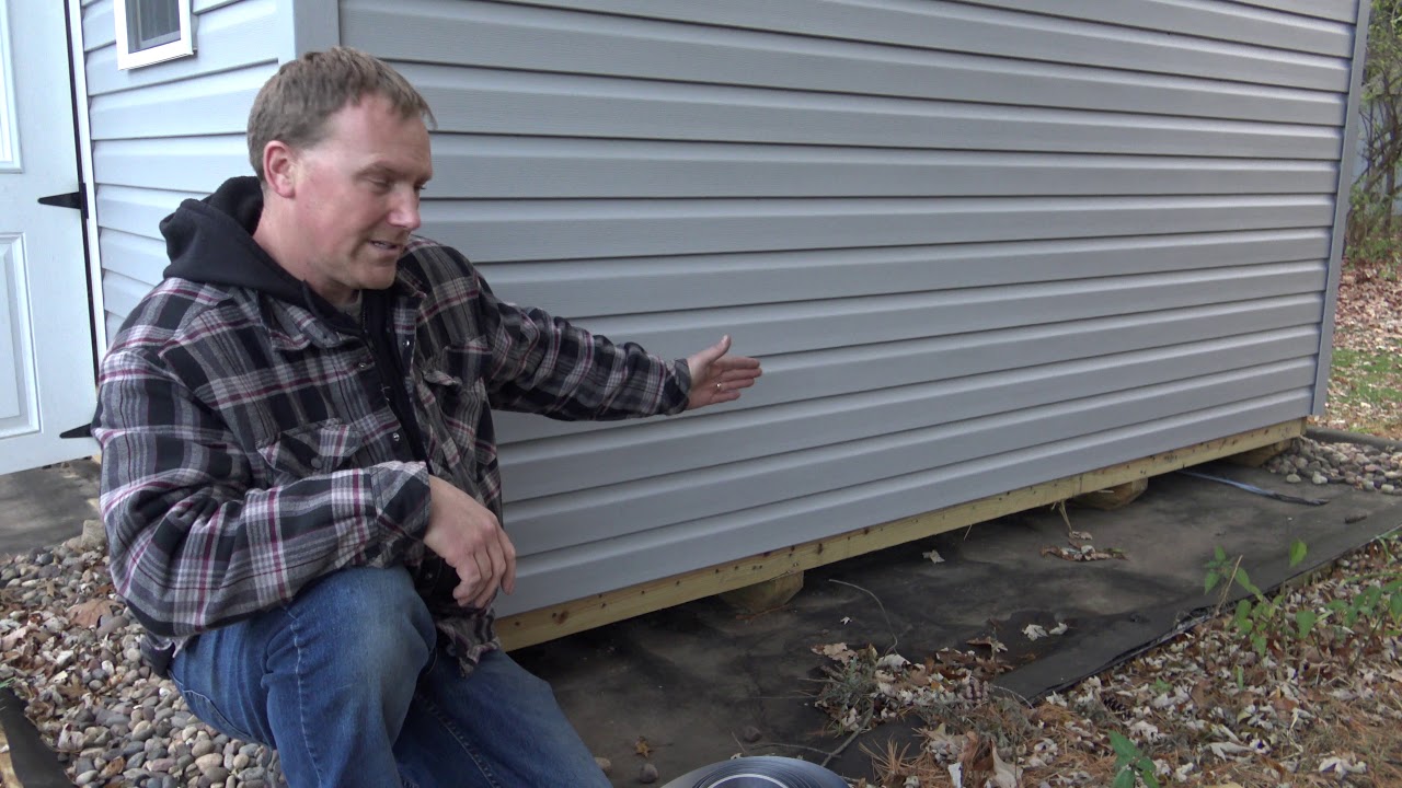 Как не допустить, чтобы животные забирались под сарай