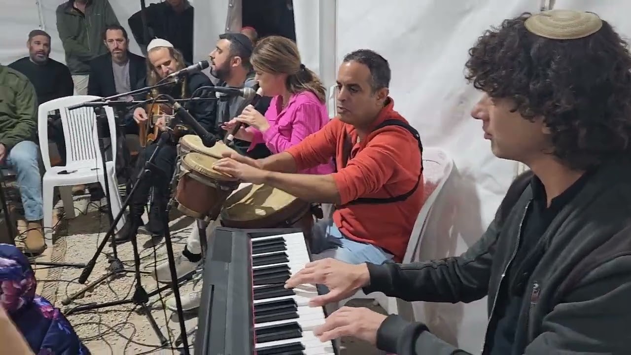 והיא שעמדה - עם ישי ריבו בסוכת האבלים של יוסי הרשקוביץ הי