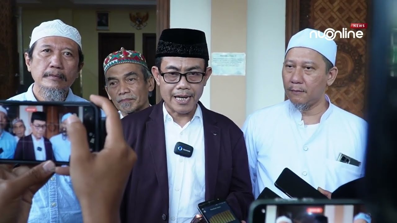 Konferensi Pers Hasil Rapat Syuriyah dengan Mustasyar PBNU di Lirboyo  |  NU Online News