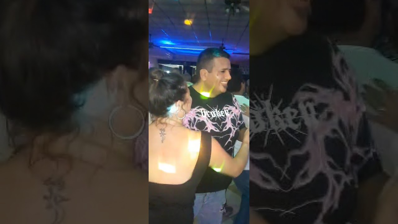 Simplemente saboreando cumbias enganchadas canta Evelyn Luque 