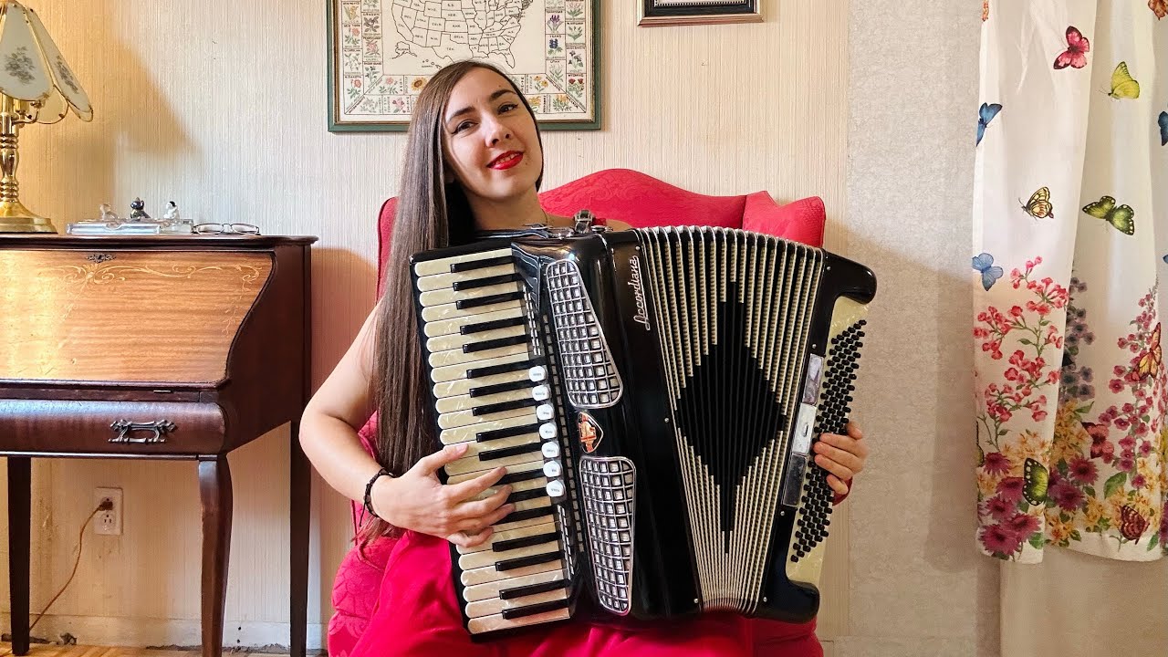 ACCORDIANA PIANO ACCORDION   LMH   $1250