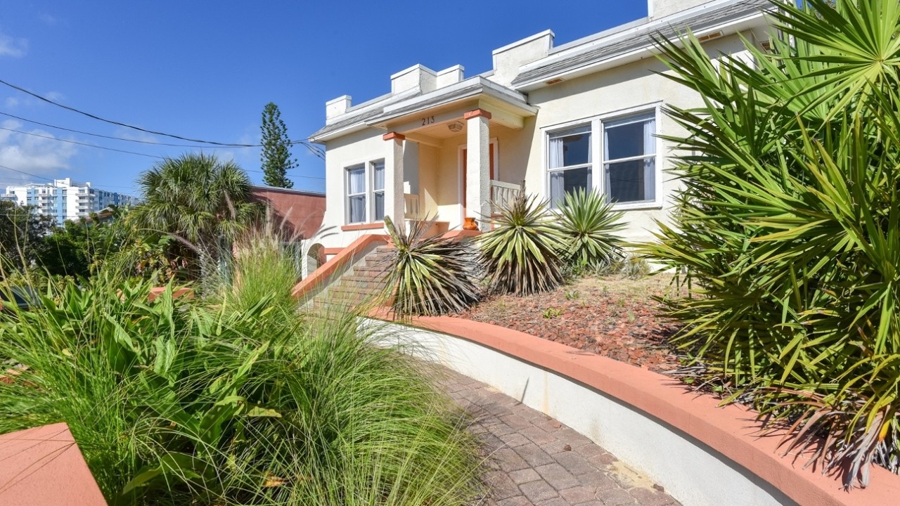 Neighborhood & Home Tour - Beachside Art Deco 4BR/3BA Home, Daytona Beach, FL
