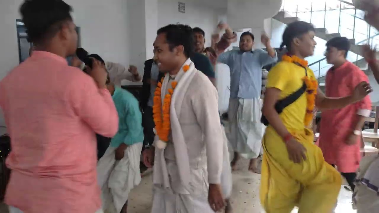 শ্রী ভক্তিবিনোদ ঠাকুর ছাত্রাবাসে হরিনাম কীর্তন মেলা দিব্য আনন্দ হরে কৃষ্ণ।...... ❣️