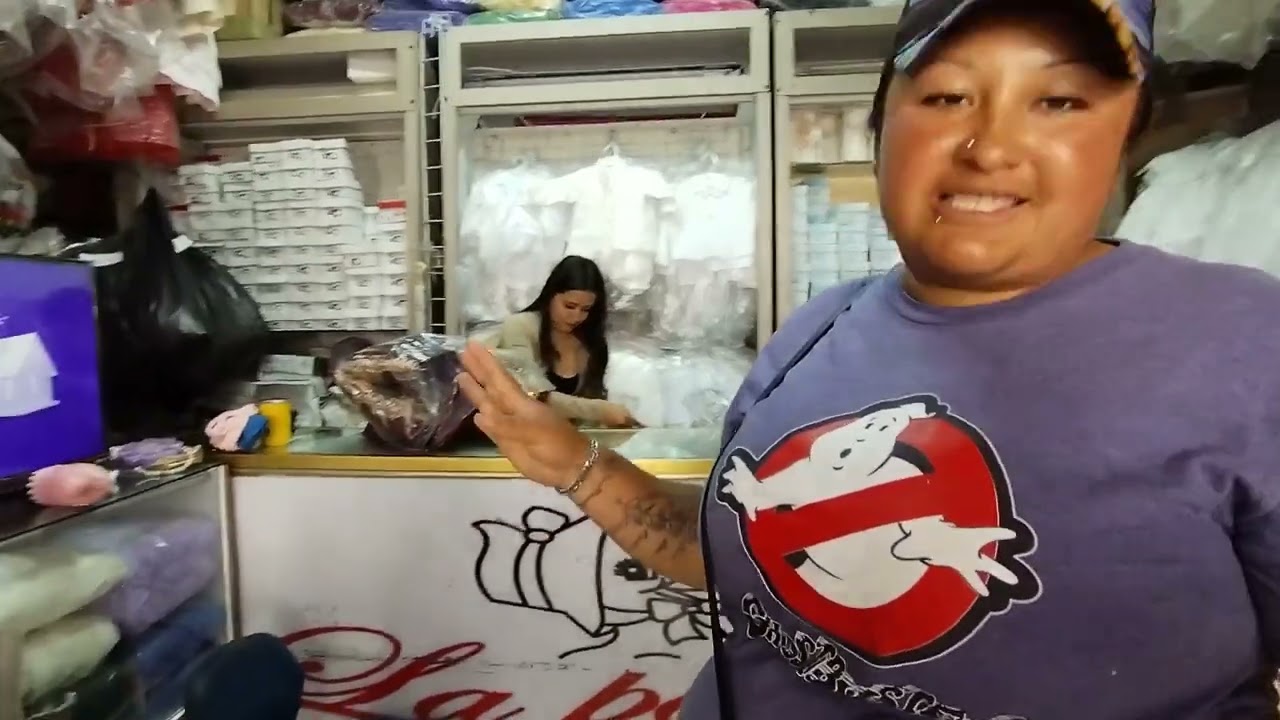 Comprando el vestido de nuestra aijada y se nos atravesó un bonito desfile  acompañenos 