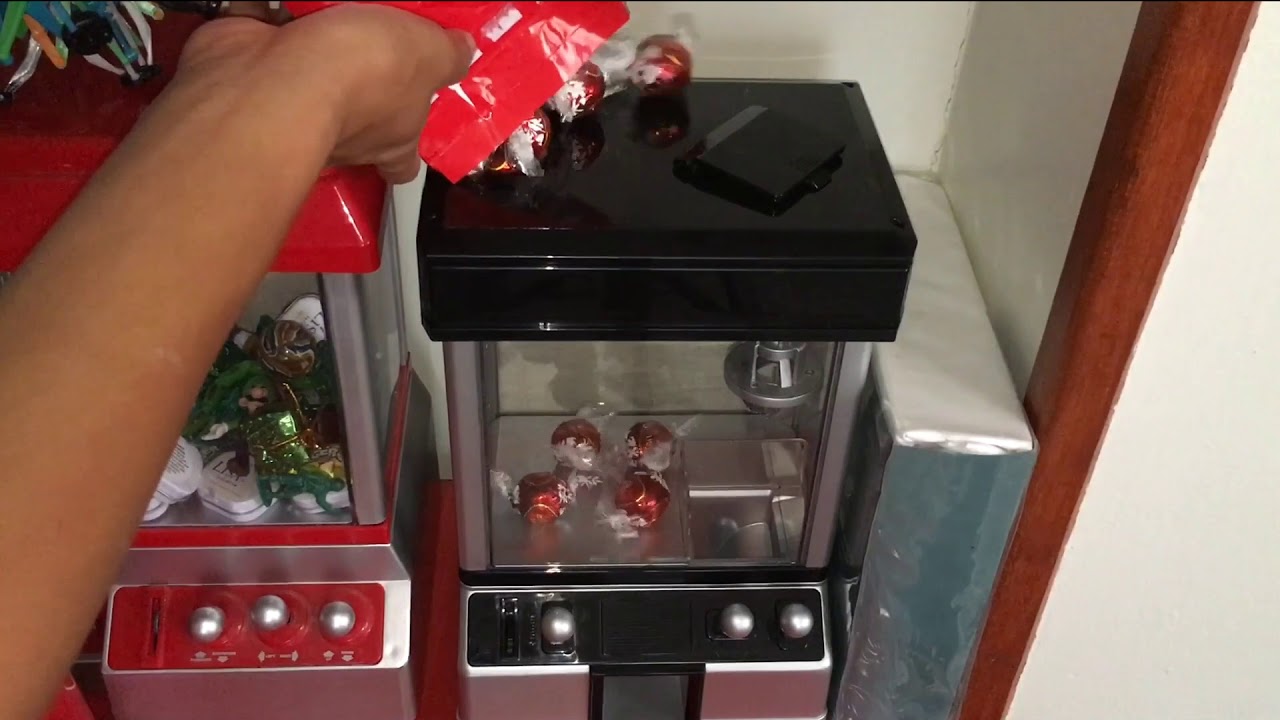 Candy Grabber or Mini Claw Machine (Battery Change)