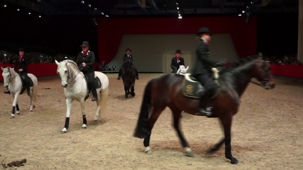 The Ecole de Légèreté performs in Hambourg, Spring 2018