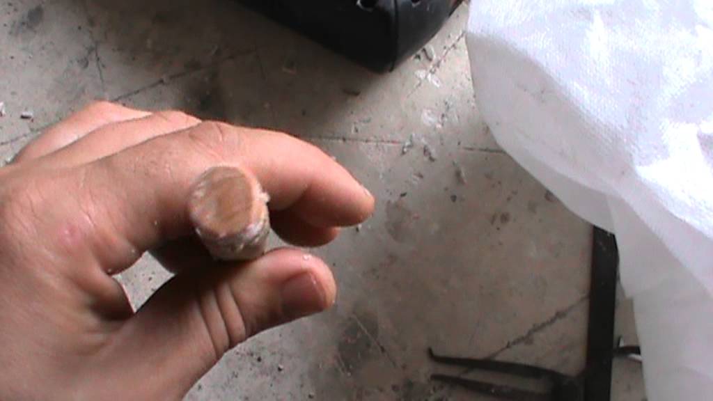 Pulling out a blind bearing without special tools
