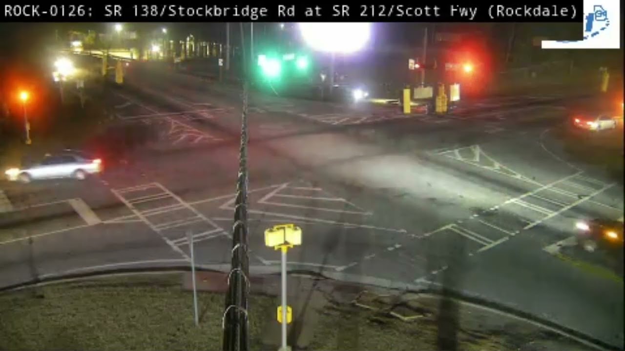 Georgia: Red Light Runner Crashes Into Innocent Driver 