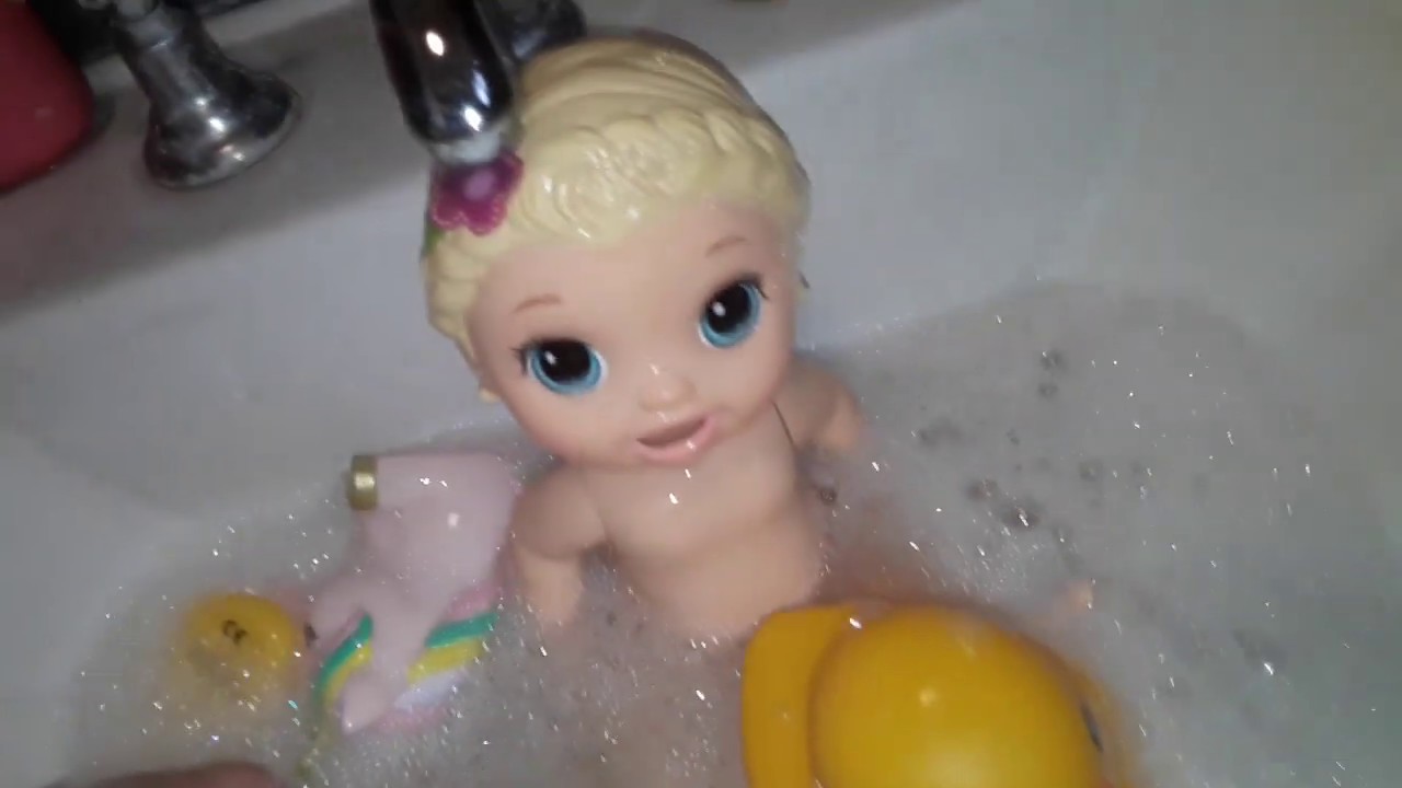 Lily Takes A Bath!