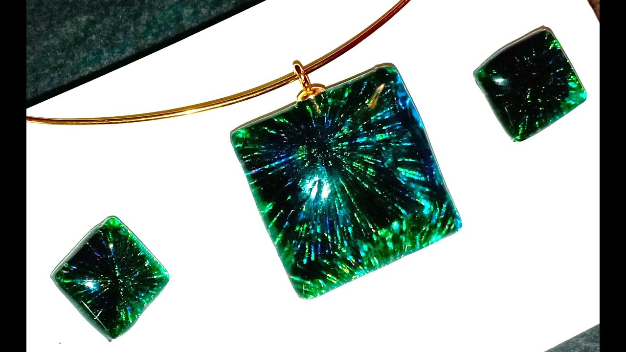 tutorial finto smeraldo in resinaUV necklace and stud earrings we imitate the emerald with UV resin