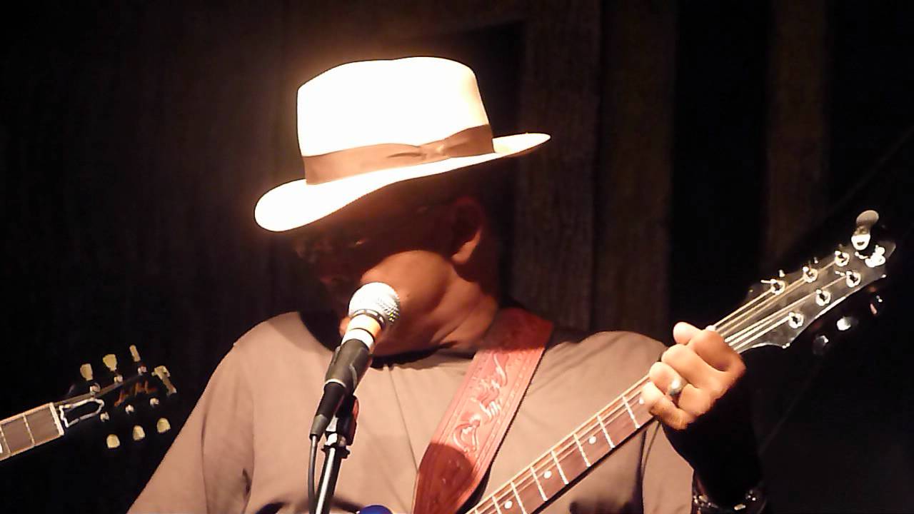 Kevan Cullins performs 