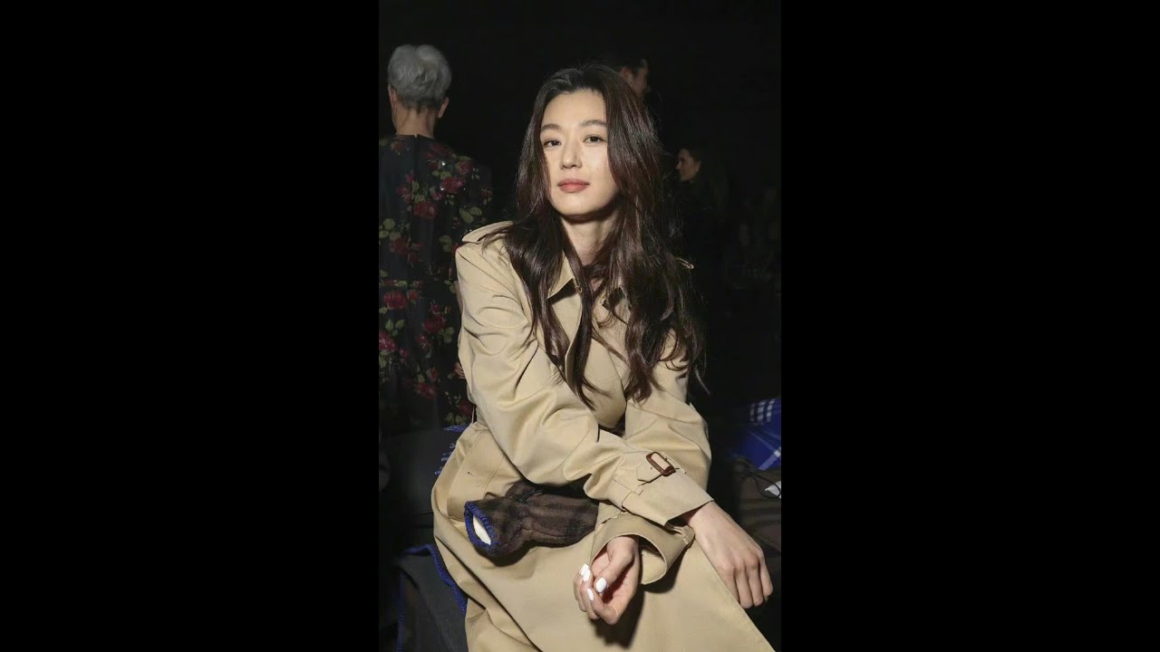 金泰熙和全智贤颜值演技对比，你觉得谁更胜一筹？#女演员 #女星 #全智贤气场 #娱乐圈 #韩星 #金泰熙韩国第一美人