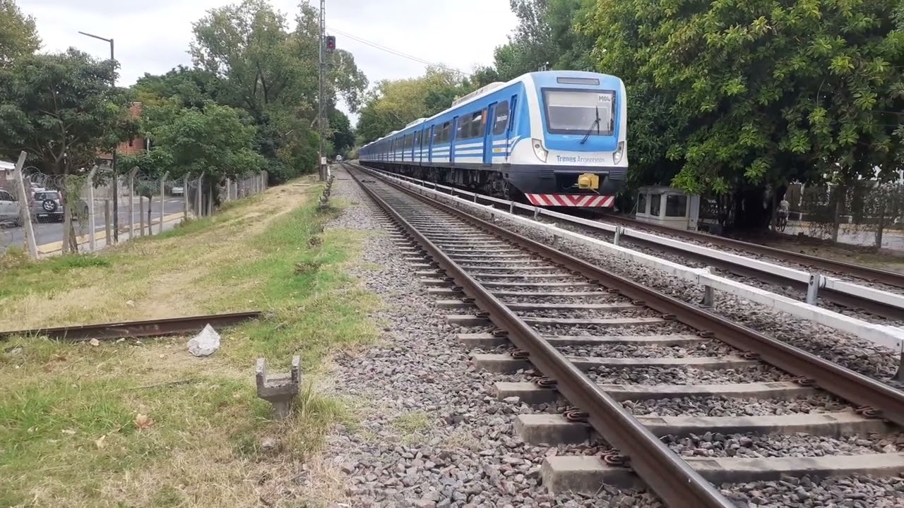 Línea Mitre - Cruce de trenes Locales M25 y M04 en Villa Ballester