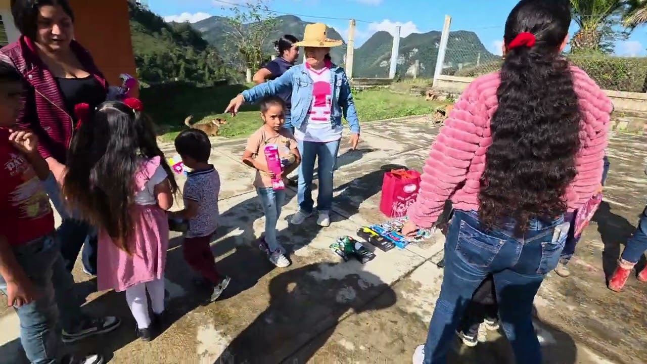 PIÑATAS, OBSEQUIOS Y DONATIVOS EN EL LINDERO DE HIDALGO, TENANGO DE DORIA.