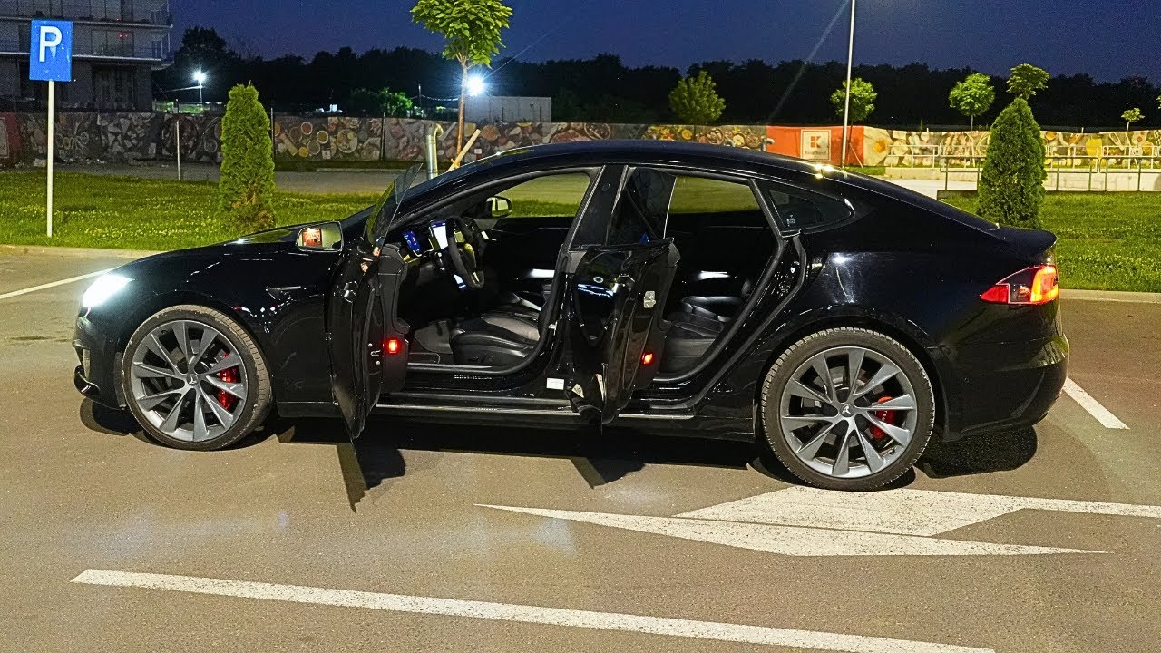 Обзор ночных огней Tesla Model S до рестайлинга