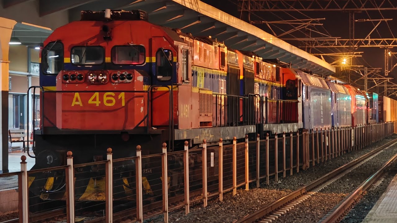 Freight train 63503 Departs from Larissa station (Thessaloniki-Thriasio) 20/11/2025