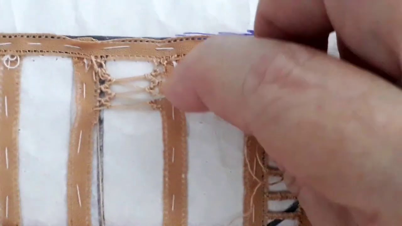 Sianinha de Laço-Reforço. Renda Renascença