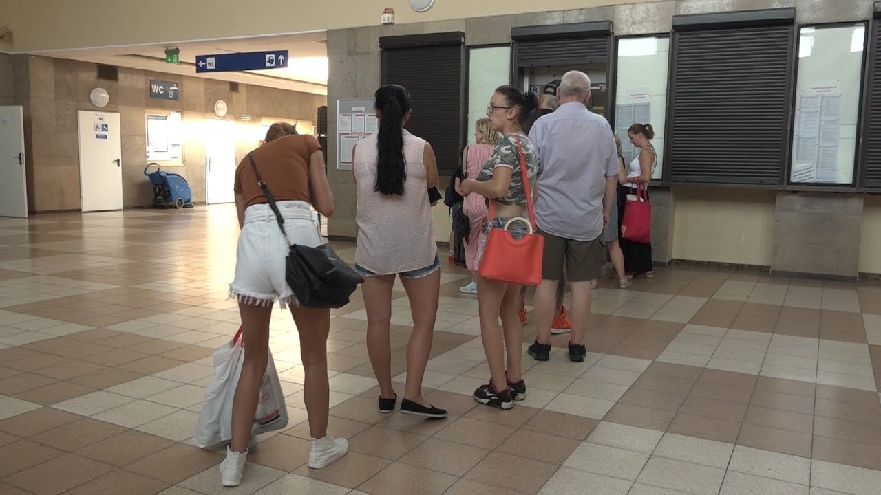 GŁOGÓW. Na dworcu tylko jedna kasa, a podróżni tracą cierpliwość
