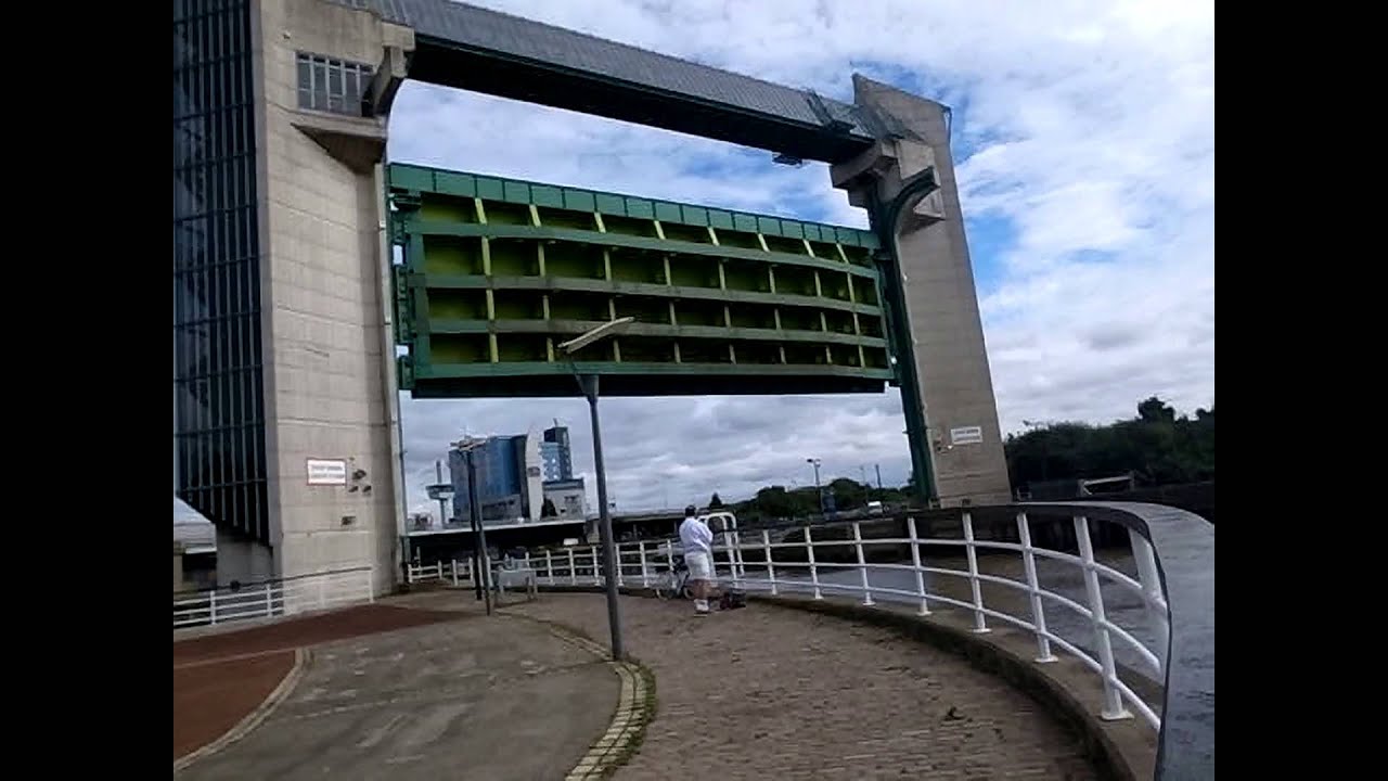 River Hull Tidal Barrier raising. Video not speeded up.