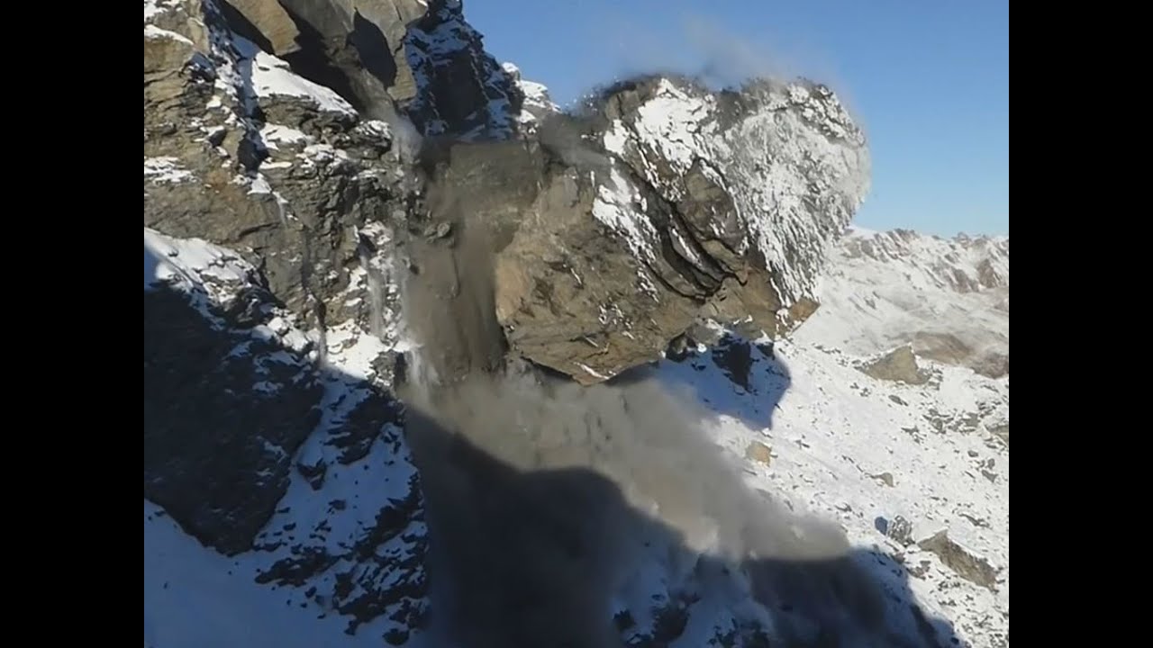Schweizer Kanton Wallis: Riesiger Fels bricht aus Berggipfel und rast ins Tal