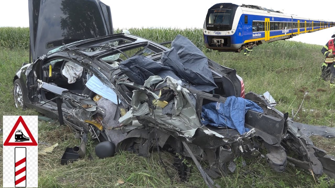 [PERSONENZUG CRASHT PKW] Zugunfall Bersenbrück | O-Töne | Einsatzfahrten | uvm.