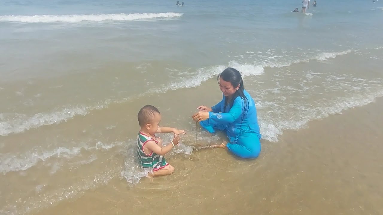 Lần Đầu Tiên Chuột Được Đi Tắm Biển Thích Vá Trời Và Ghé Chợ Xóm Lưới Mua Hải Sản #ngocdieuvlog