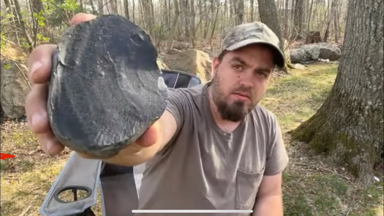 Flint Knapping Basalt arrowhead from testing lithics