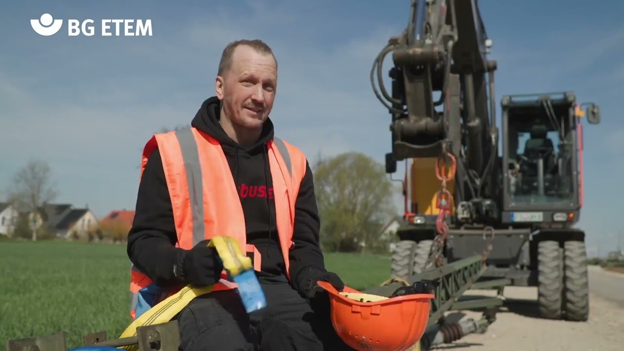 Arbeiten mit Masten im Fahrleitungsbau