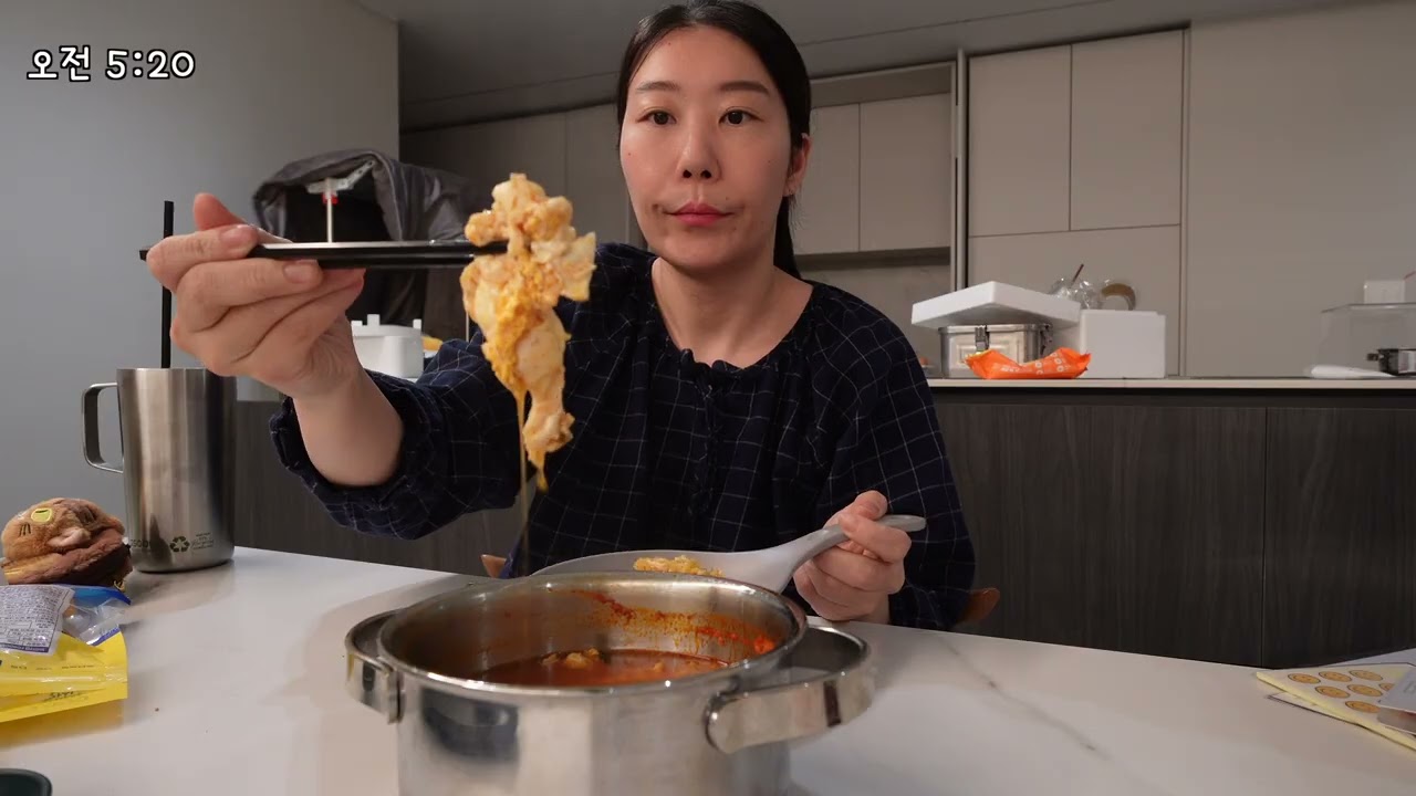 VLOGㅣ다이어트 요요 극복 새로운 운동 🧘🏻‍♀️  80kg에서 감량 체중 공개, 3시 기상 밥 챙겨먹고 새벽 운동가는 직장인, 다이어트템, 운동템 구매, 먹방 브이로그