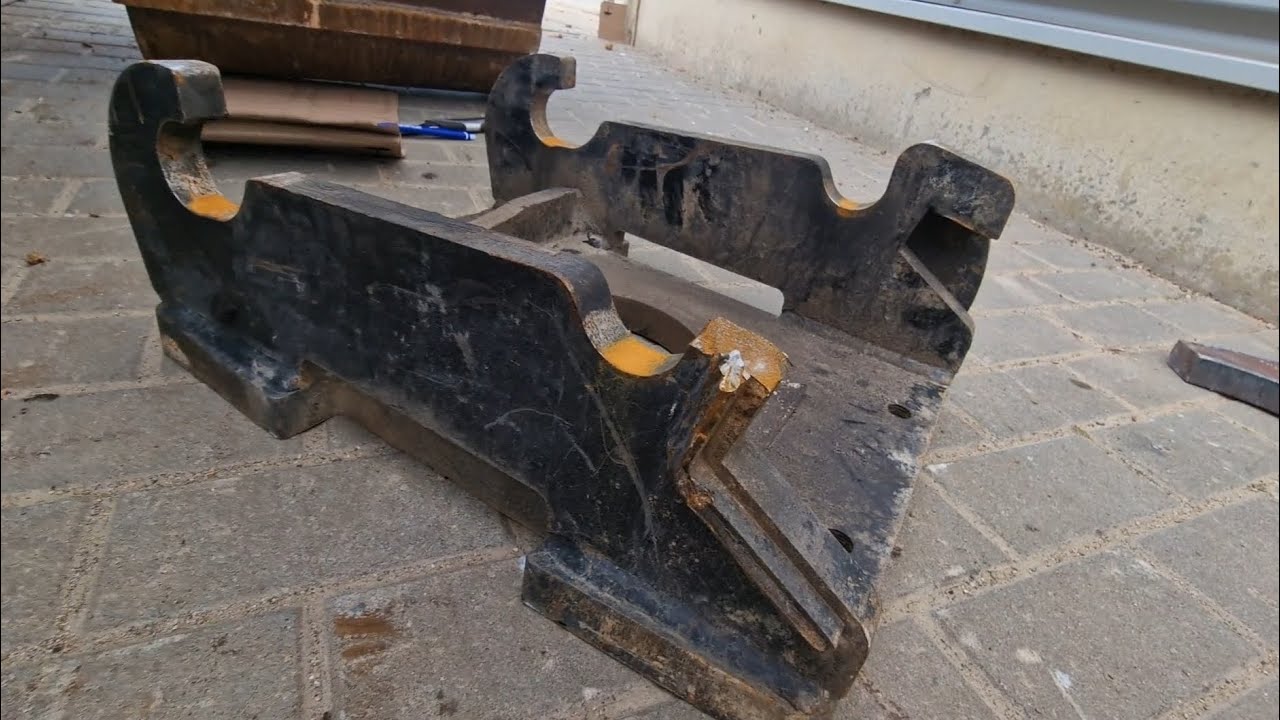 Svařov&aacute;n&iacute; up&iacute;nac&iacute; desky CW10 + svařov&aacute;n&iacute; zlomen&eacute;ho adapteru. CW10  welding + broken adapter welding.