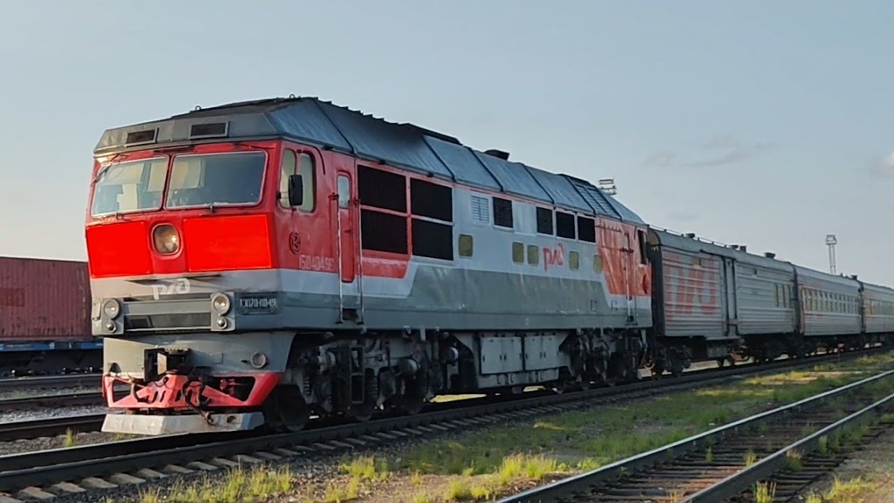ТЭП70-0049 с пассажирским поездом №305Я Усинск - Сыктывкар прибывает на станцию Печора