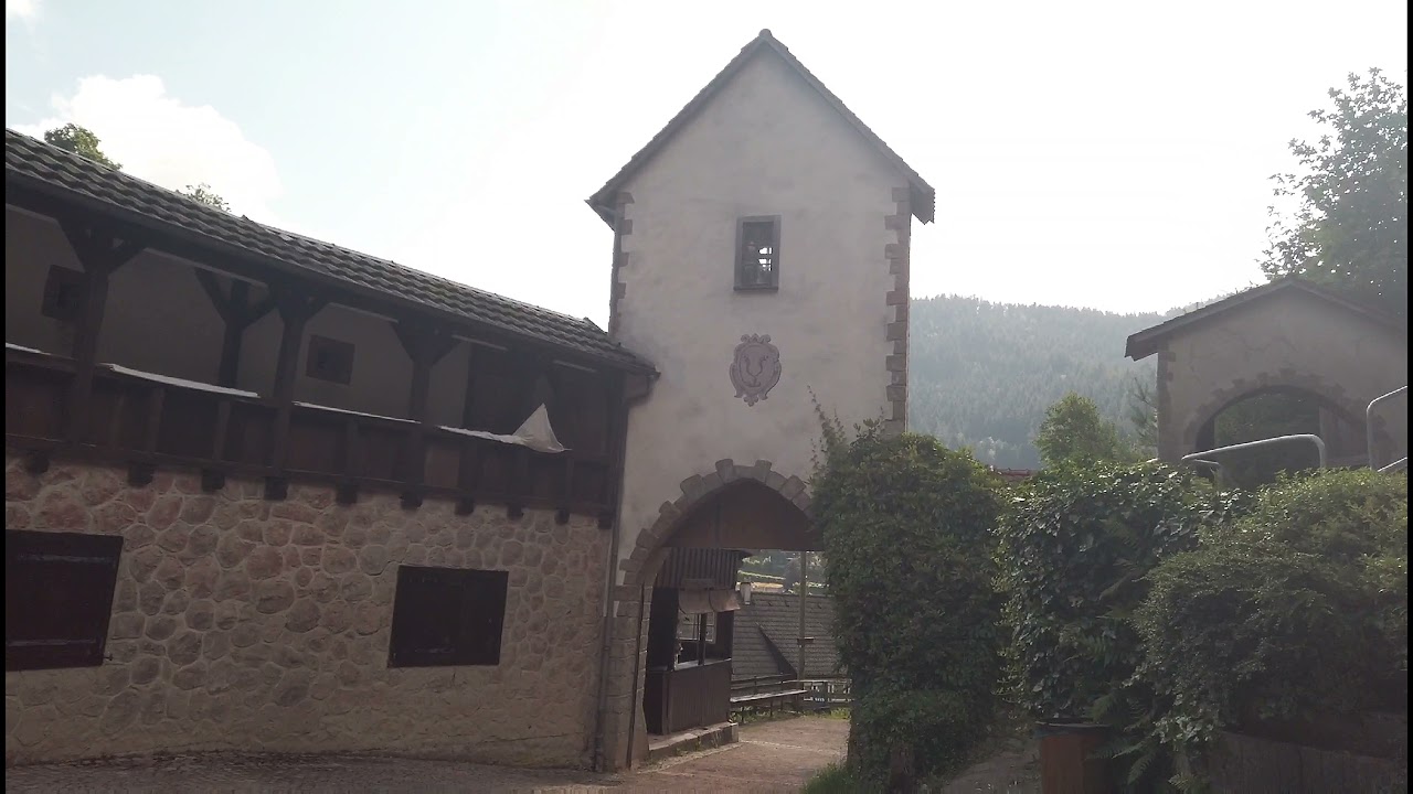 Wandern im Schwarzwald bei Hornberg auf dem Felsenweg
