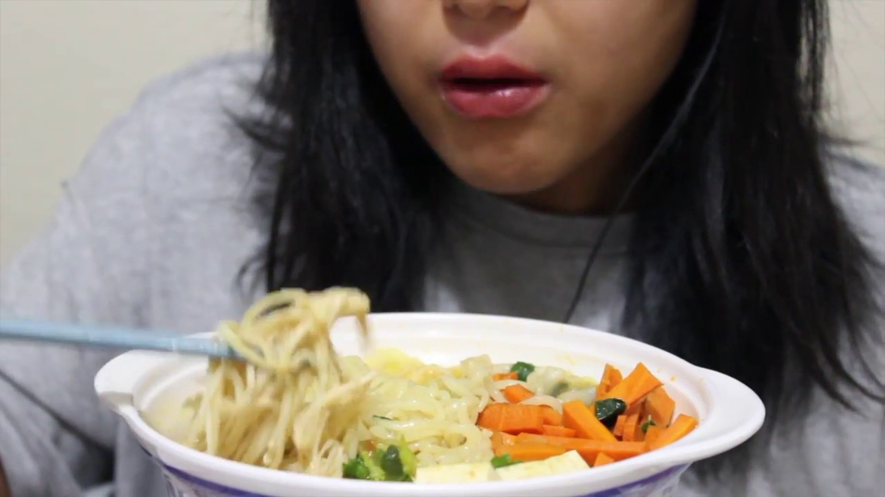 ASMR Eating: Vegan Ramen (No Talking)