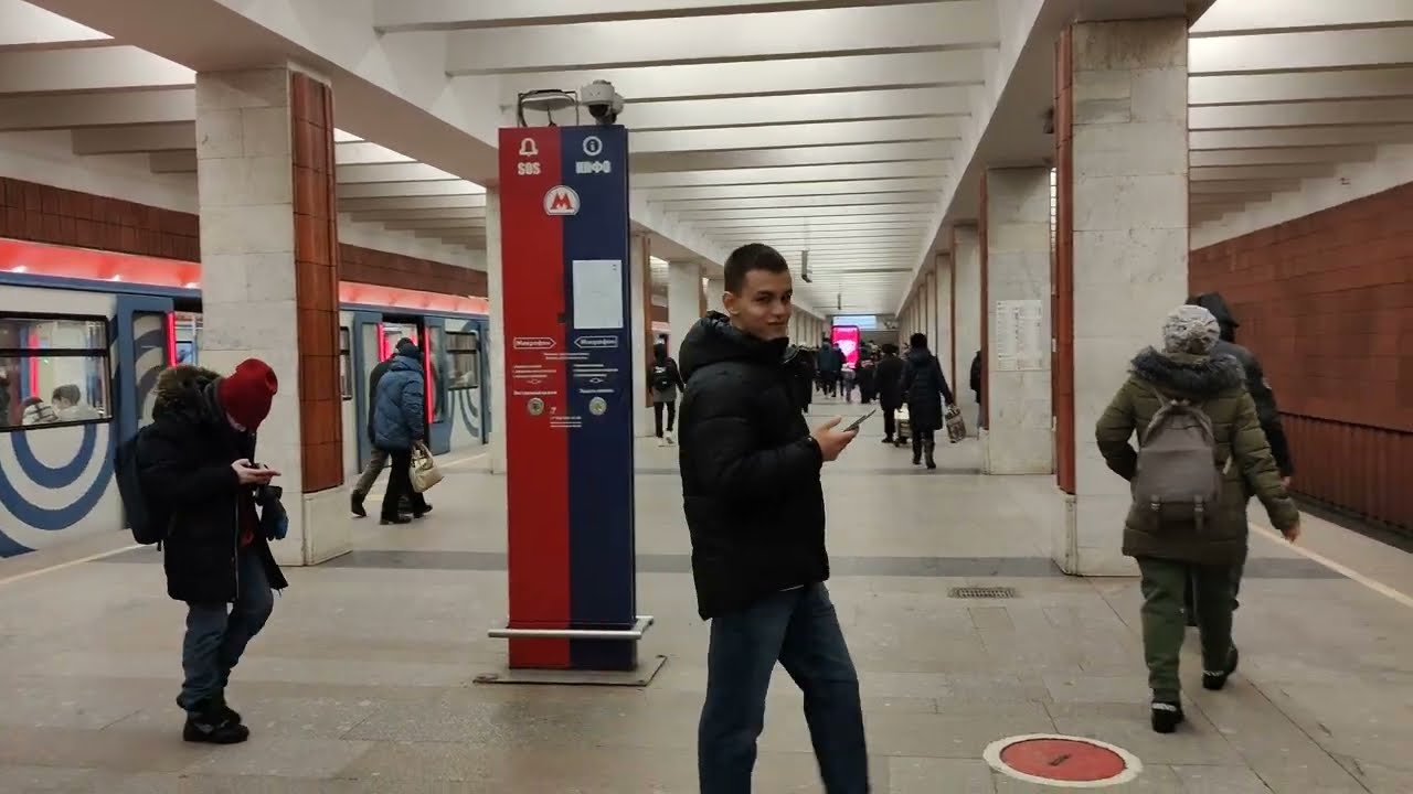 Станция #metro Тёплый Стан сороконожка открыта под юбилей Октябрьской революции 6 ноября 1987 года