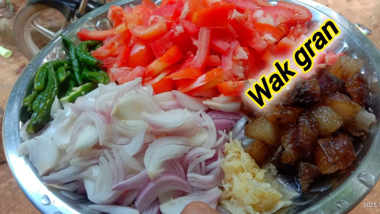Wak gran tomato /Smoked pork with tomato