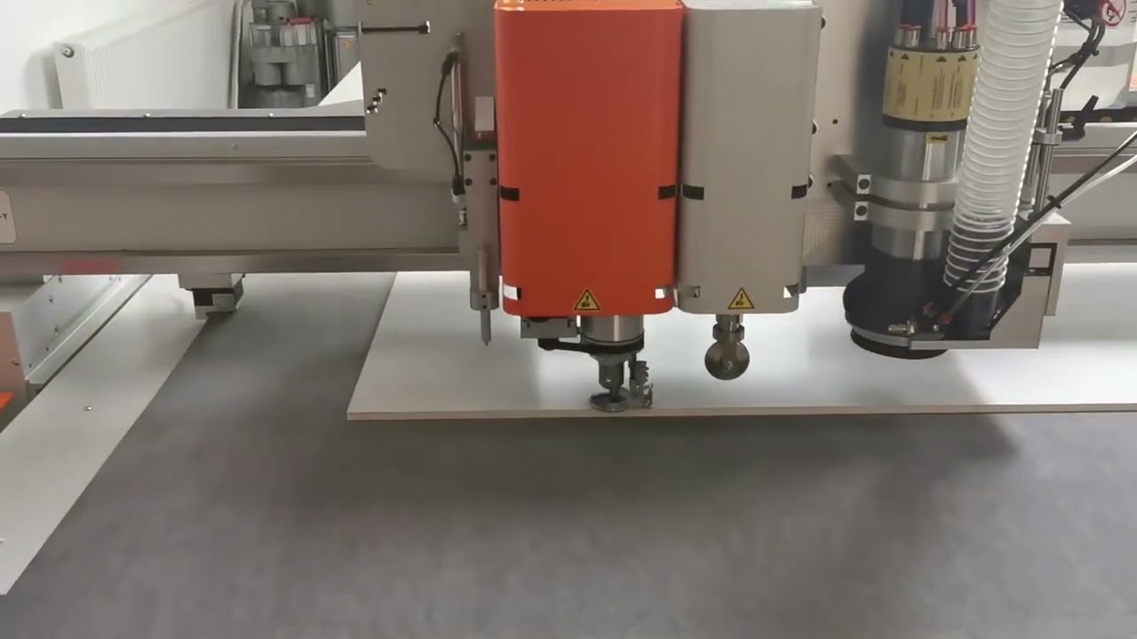 COMAGRAV DIGI CORSA &ndash; Stadur Cutting with Pneumatic Oscillating Tool (POT)