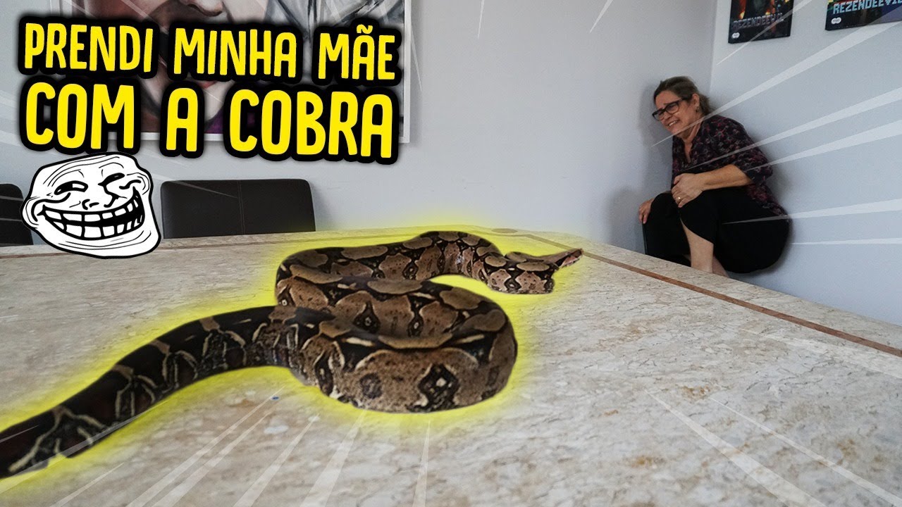PRENDI MINHA MÃE NO QUARTO COM A COBRA!! ( ELA CHOROU? ) - TROLLANDO MINHA MÃE [ REZENDE EVIL ]