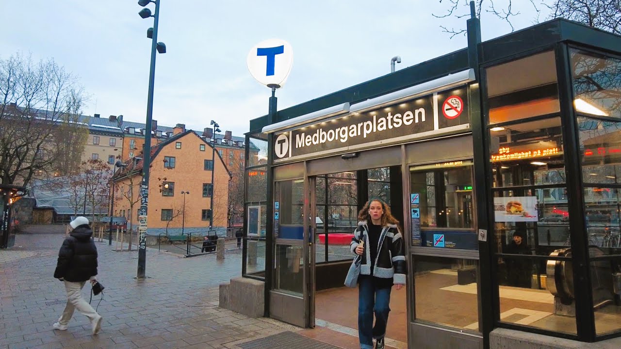Sweden, Stockholm - Södermalm's main square : Medborgarplatsen | December 2022 - 4K  #533