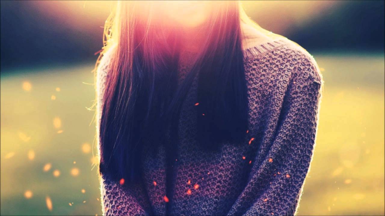 Sun Glitters - Is It (Feat. Nicole Millar)