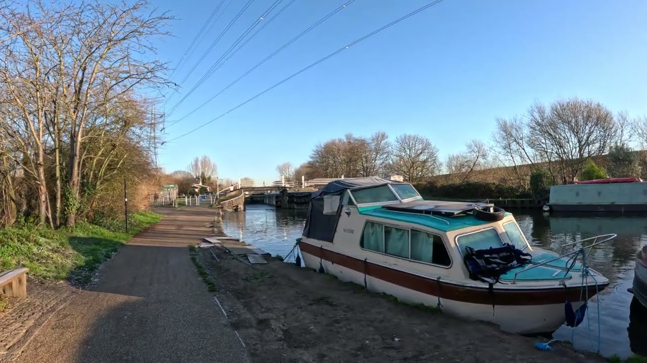 Morning canal walk in Walthamstow wetlands, London
