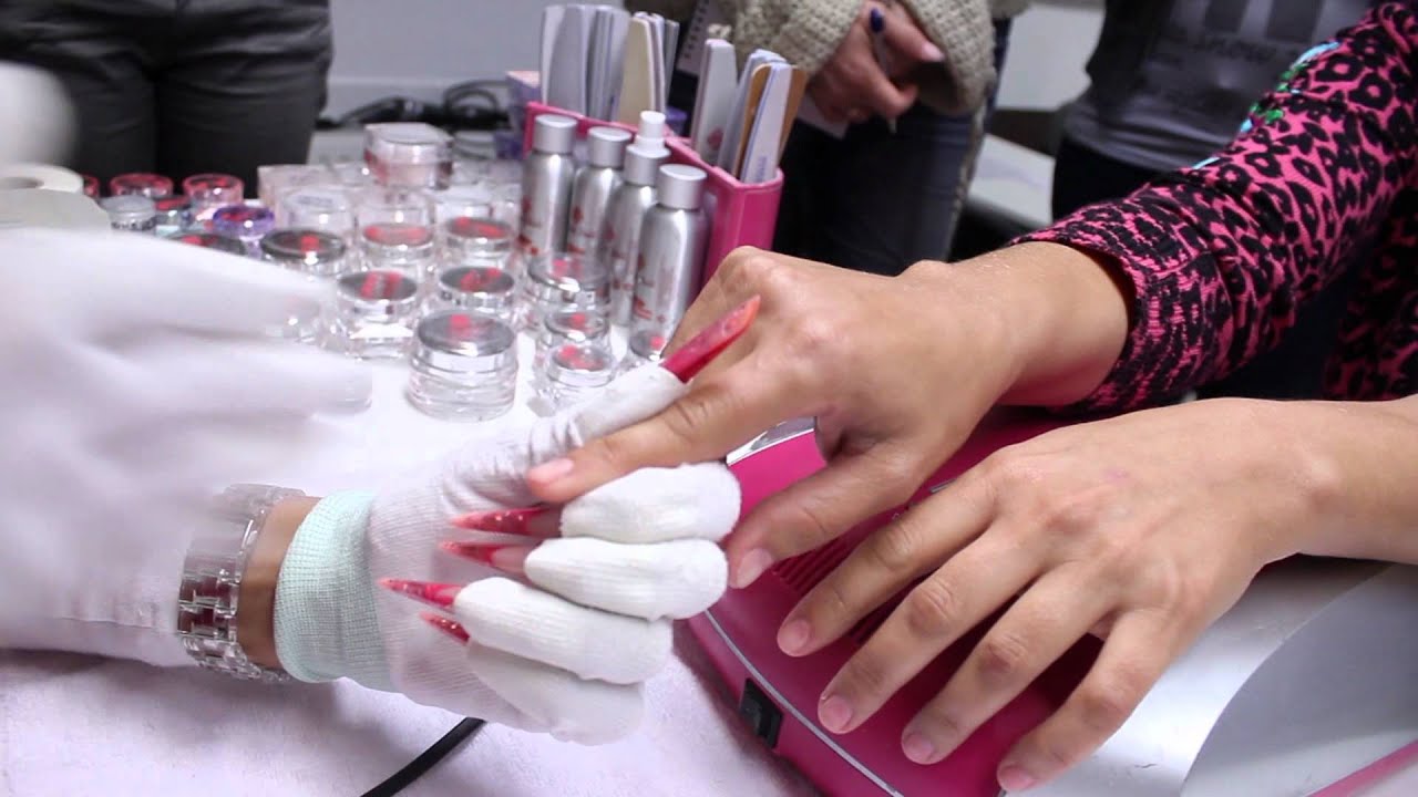 A Crystal Nails hivatalos technikái - műköröm tanfolyam videó